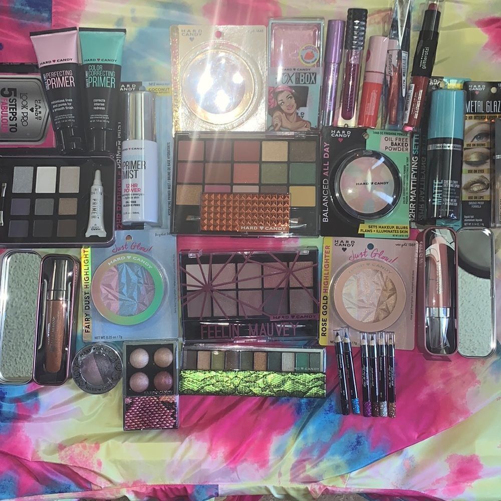 30 Piece Make Up Set - Picture 3 of 17